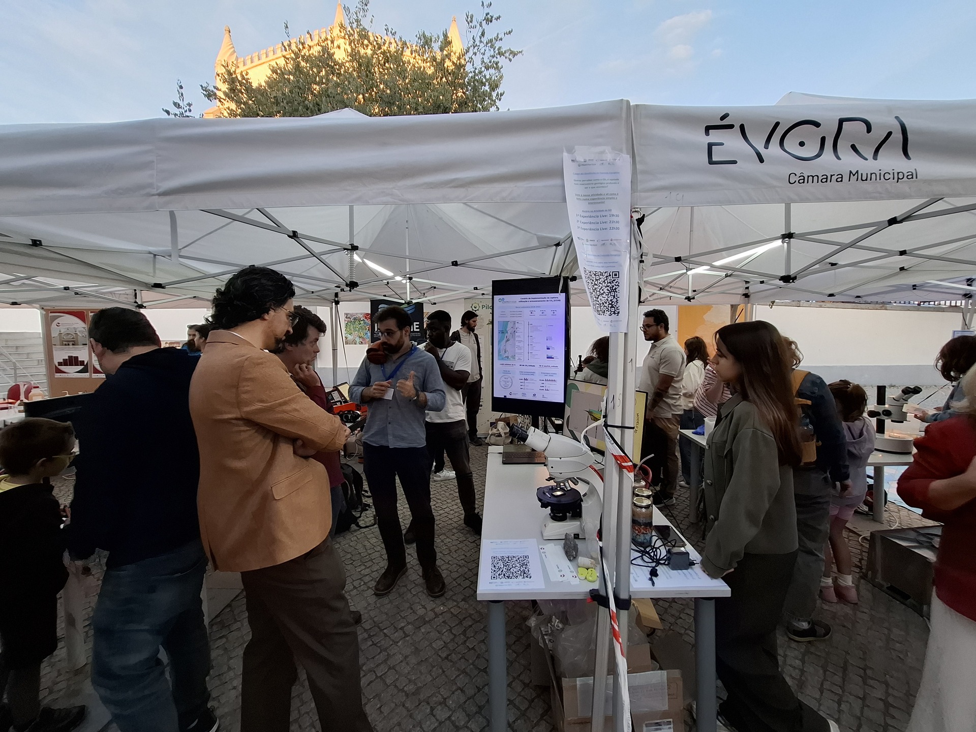 networking session at the European Researcher's Night 2024